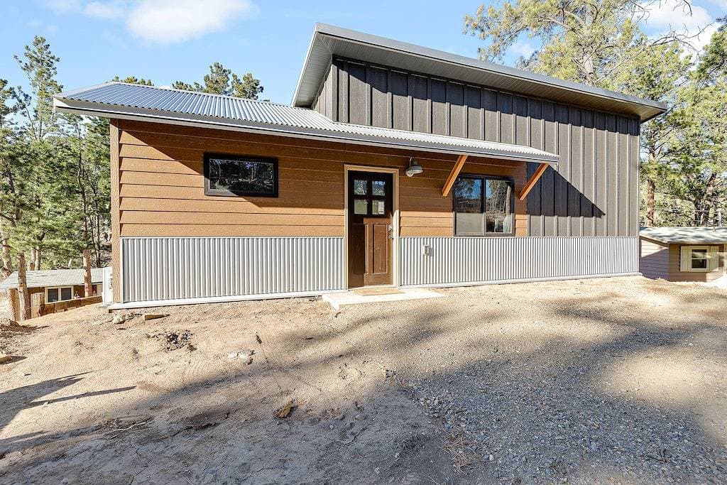Foto 8 von 16: Modern rustic design with upscale finishes and 2 bedrooms.