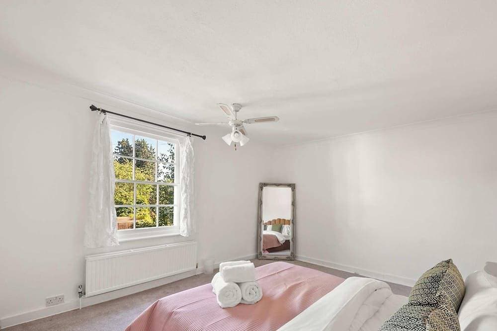 Foto 4 von 27: Modern 2 Bed Windsor Home - Sleeps 4 - Parking