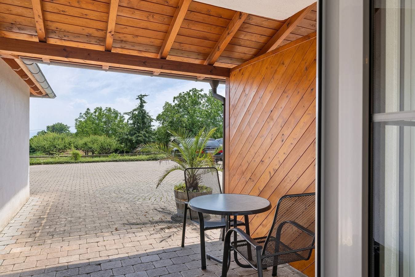 Foto 4 von 18: 1-Zimmer-Ferienwohnung Haus 4 mit Seeblick, Gemeinschaftsterrasse und Wi-Fi