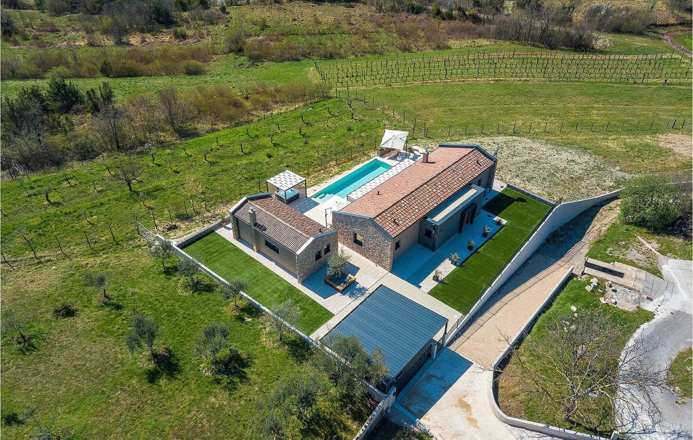 Foto 4 von 51: Modernes Apartment mit 2 Schlafzimmern, Pool und WLAN in der Nähe des Stadtzentrums von Lesišćina