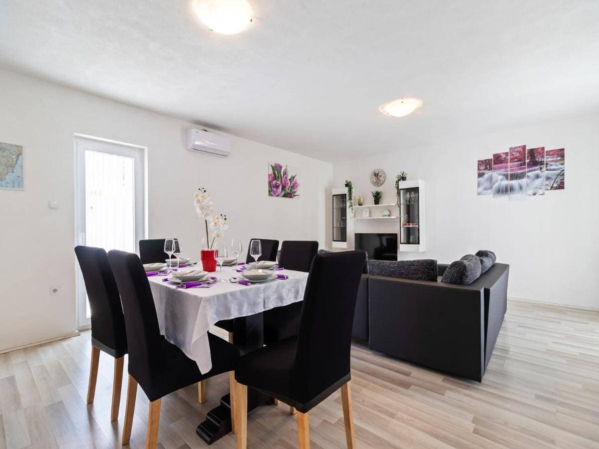 Foto 2 von 51: Three-Bedroom Holiday Home
