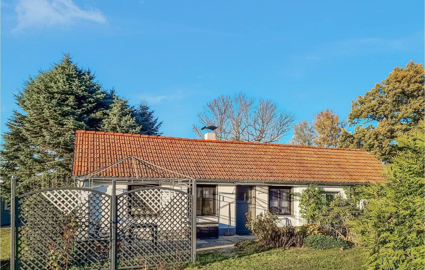 Rückzugsort am See mit Angeln, Terrasse und Parkplatz 1