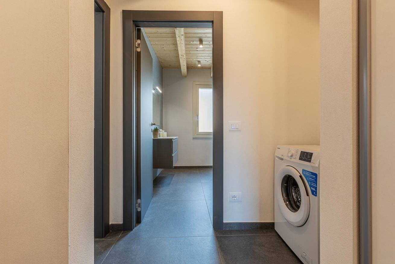 Foto 12 von 43: Ferienwohnung für 9 Personen mit Balkon