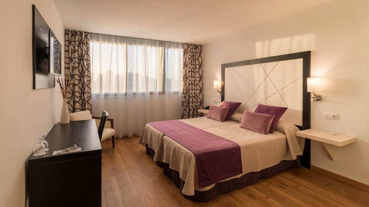 Foto 3 von 81: Hotel Colon Rambla