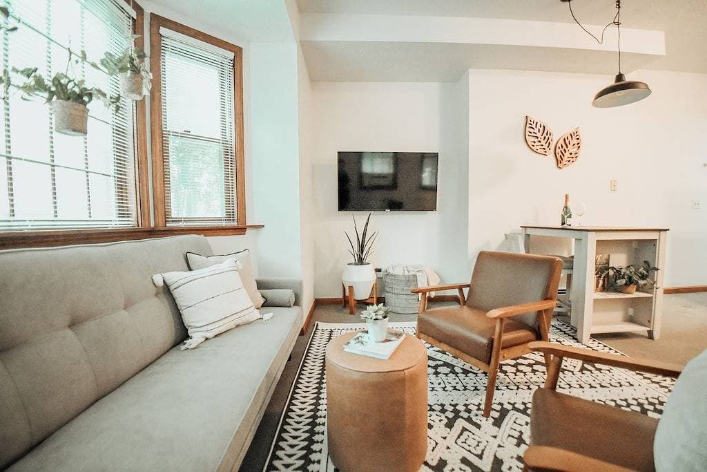 Foto 9 von 11: Completely remodeled 2 bedroom apartment in Portland's West End