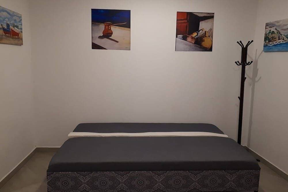 Foto 5 von 23: Spacious apartment with mountain views, large garden and terrace. Ideal location