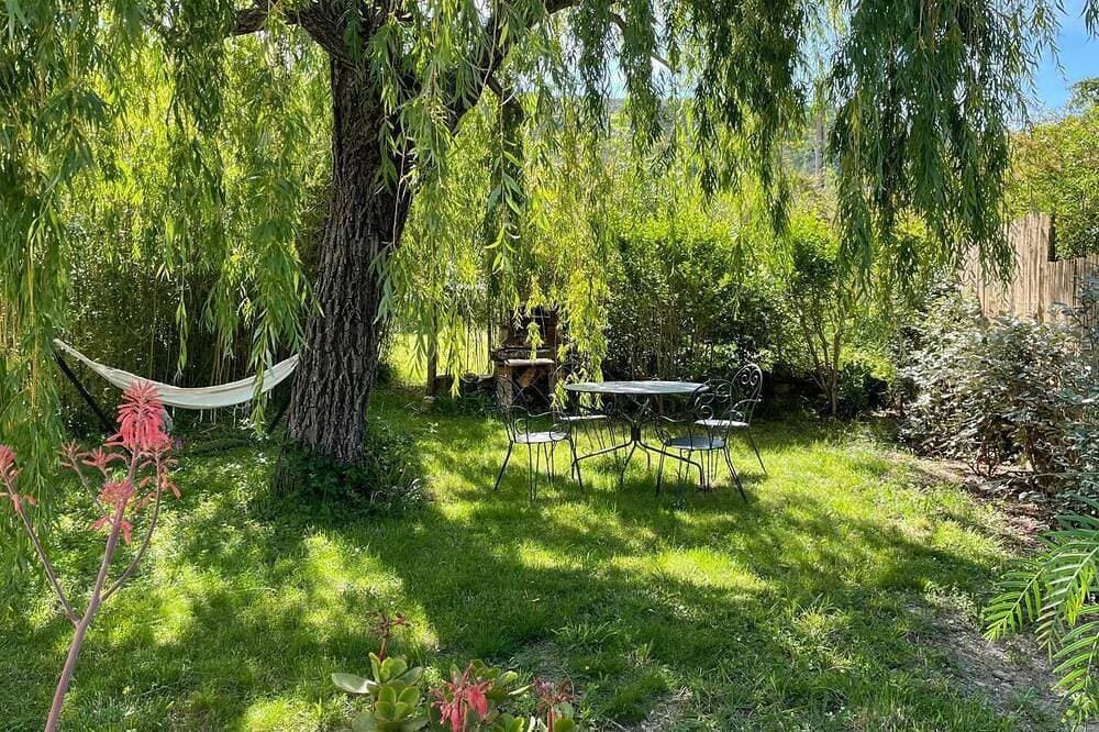 Foto 8 von 13: Comfortable gîte in a quiet, green setting. With swimming pool