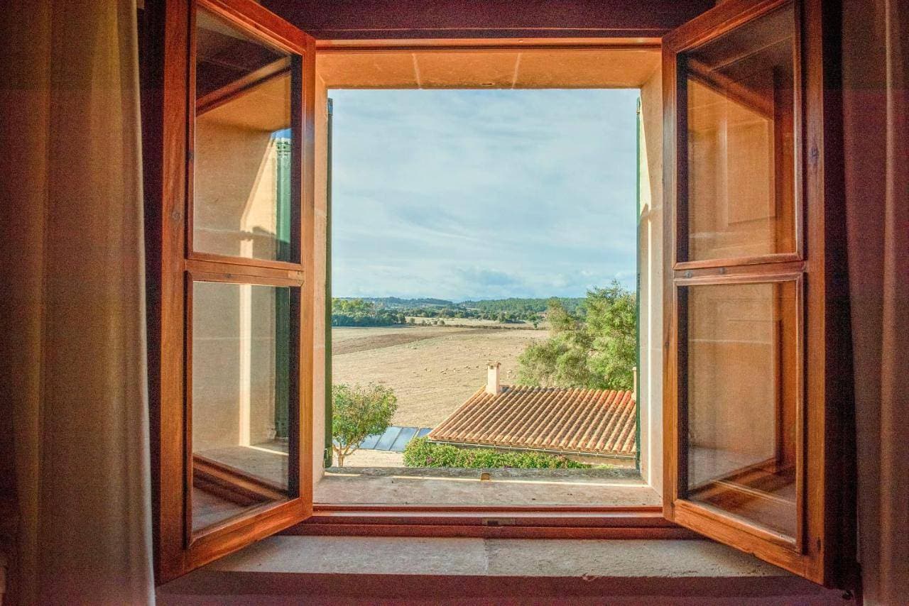 Foto 4 von 11: Double Room with Balcony