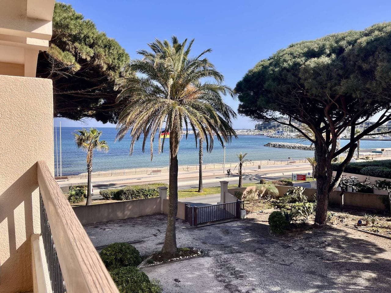 Foto 10 von 21: Wohnung mit Terrasse, Klimaanlage, Privatparkplatz - Cavalaire-sur-Mer