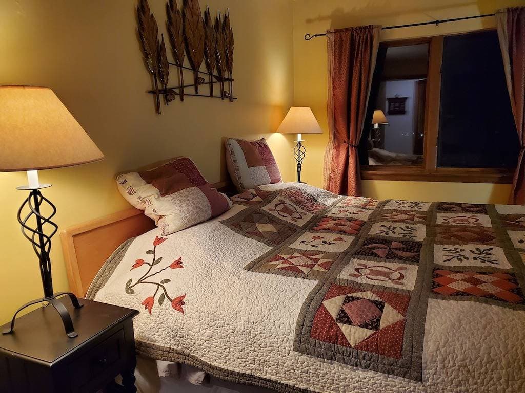 Foto 2 von 30: Cozy Ski Condo next to Mt Snow with Mountain Views