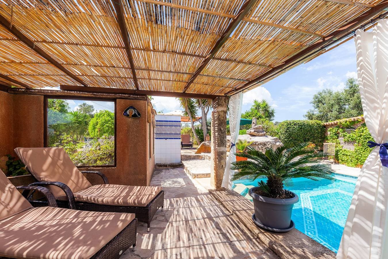 Foto 11 von 28: Ferienwohnung „Individual Guesthouse Mallorca“ mit Bergblick, Pool und WLAN