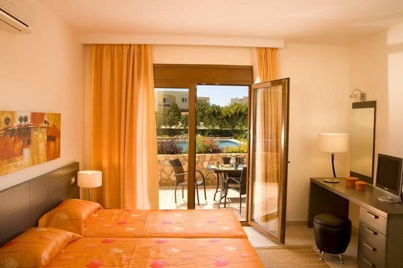 Foto 9 von 13: Executive Rhodes Villa | 4 Bedroom / 4 Bathroom Bd Villa | Pefkos