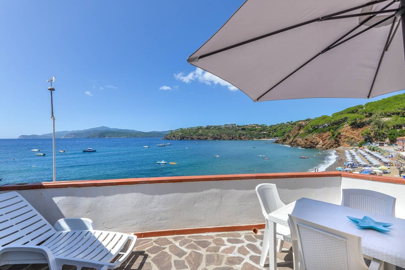 Foto 2 von 26: Ferienwohnung 'Villa Oda - Trilocale Sul Mare' mit Meerblick, WLAN und Klimaanlage