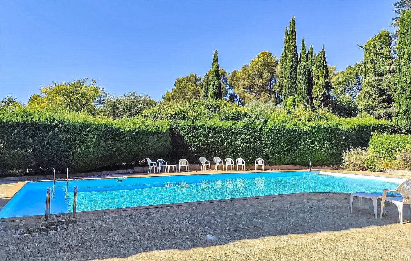 Foto 6 von 33: Riverside Retreat mit Pool und Terrasse - La Bocca