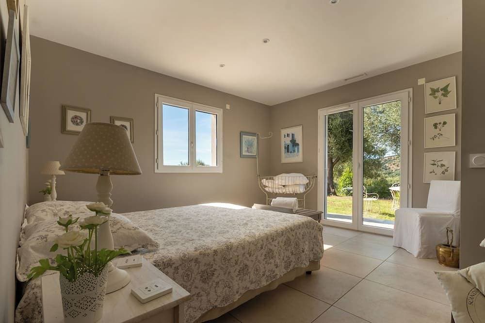 Foto 2 von 29: Neue Villa mit beheiztem Privatpool u. Panoramablick auf Meer u. Berge
