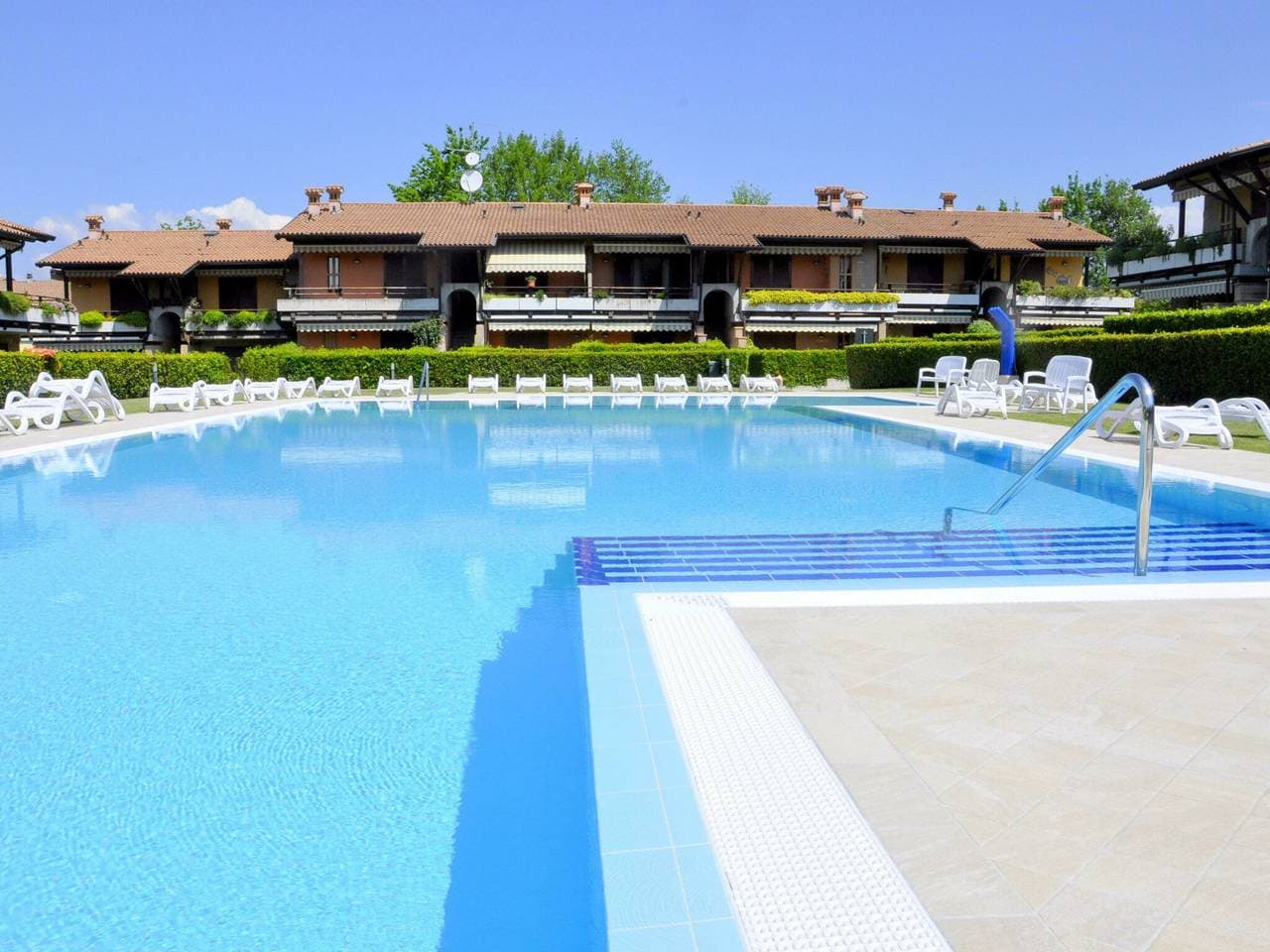 Traumhaftes Ferienhaus in Lazise mit Gemeinschaftspool 1