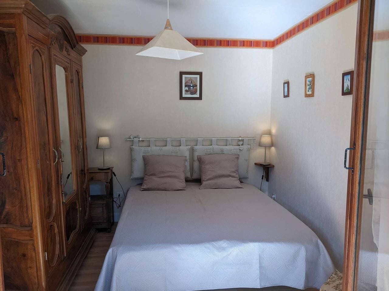 Foto 3 von 15: Gemütliches Chalet im Dorfzentrum mit Garten, Balkon & Parkplatz – Perfekt für 2-3 Personen