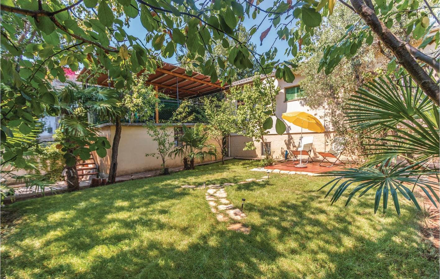 Foto 3 von 35: Gemütliche 70 m² große Wohnung mit Terrasse, WLAN und Parkplatz in der Nähe der Küste und von Restaurants