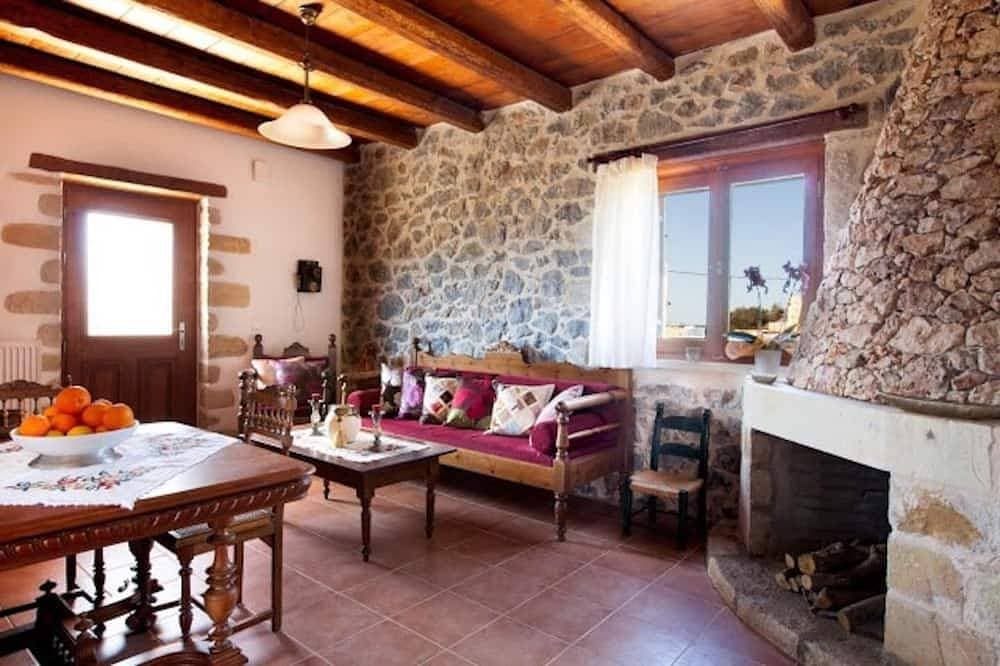 Foto 11 von 19: Rural Stone Villa with private pool and mountain views near local sandy beaches!