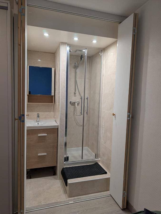 Foto 3 von 11: Double Room with Private Bathroom