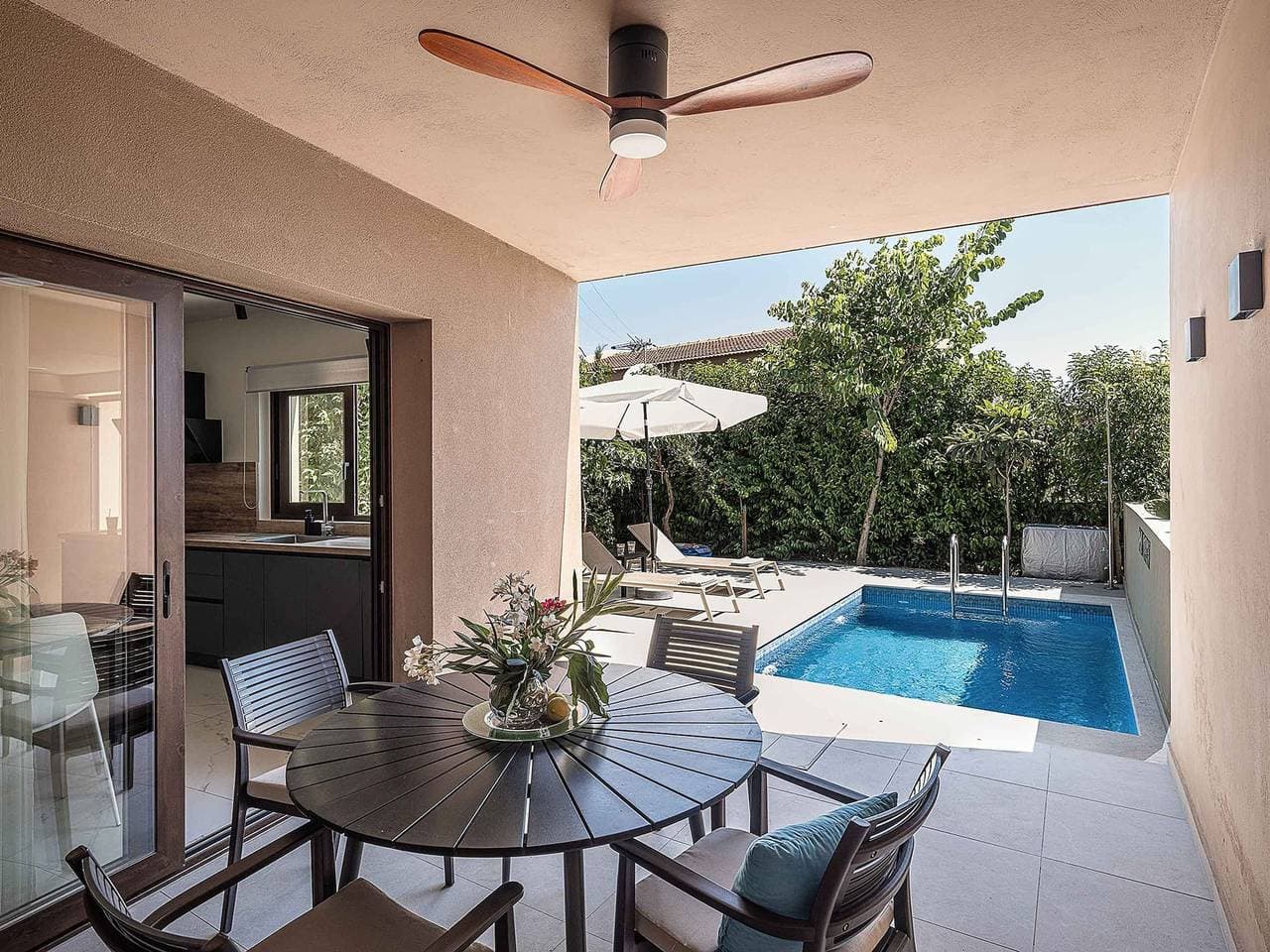 Foto 3 von 32: Villa Anthos |Luxury 1-Bedroom with Heated*  Pool!