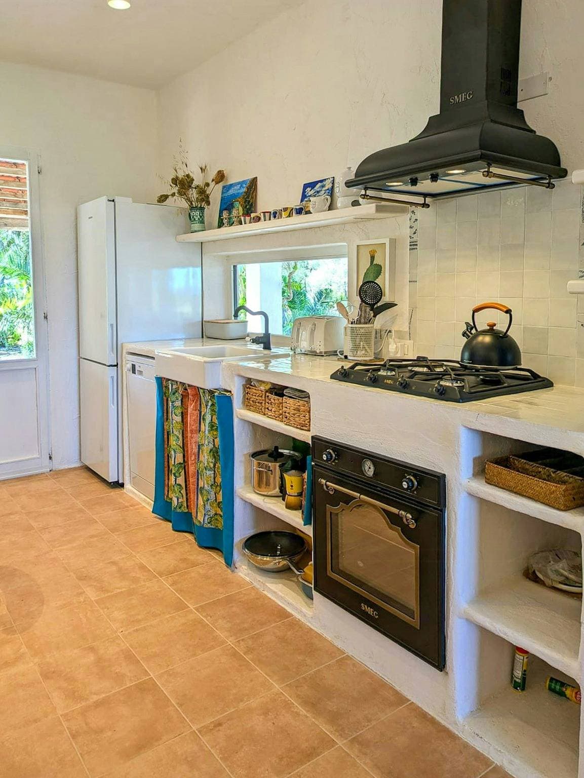 Foto 5 von 16: Haus mit Swimmingpool und einem Garten voller Obstbäume