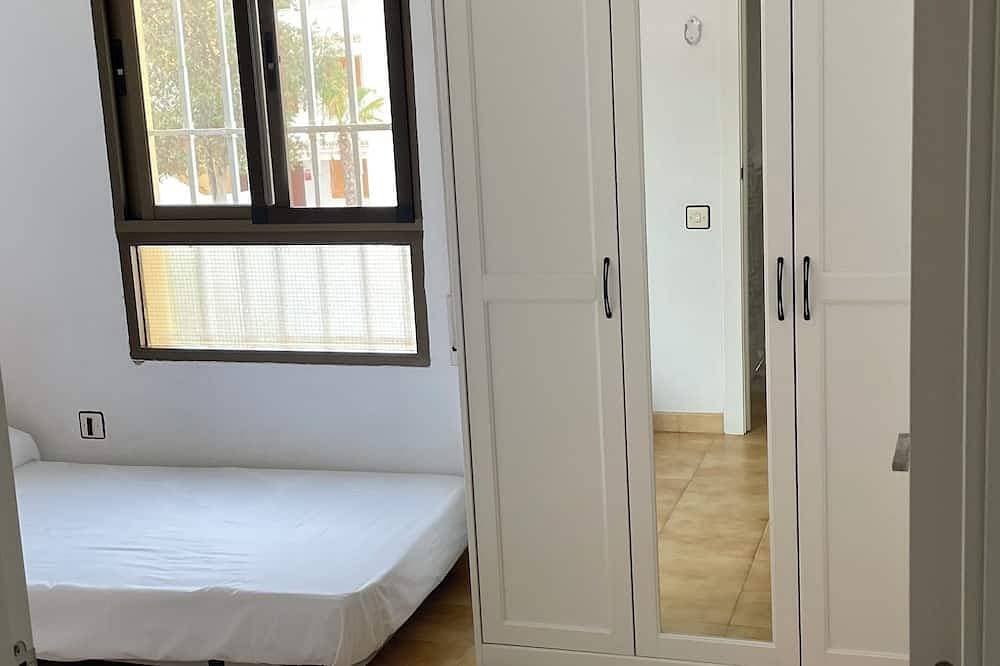 Foto 7 von 20: Charming 3-bedroom townhome with AC, WiFi in lovely Retamar