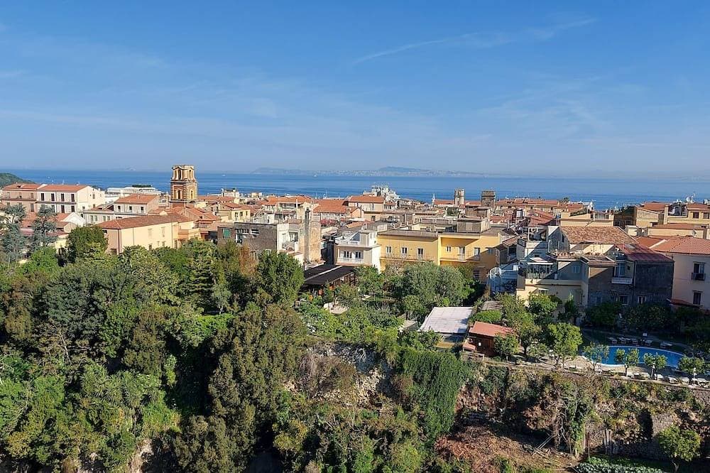 B&b \"Sorrento Made in Italy\" in the center but far from the city coas. 1