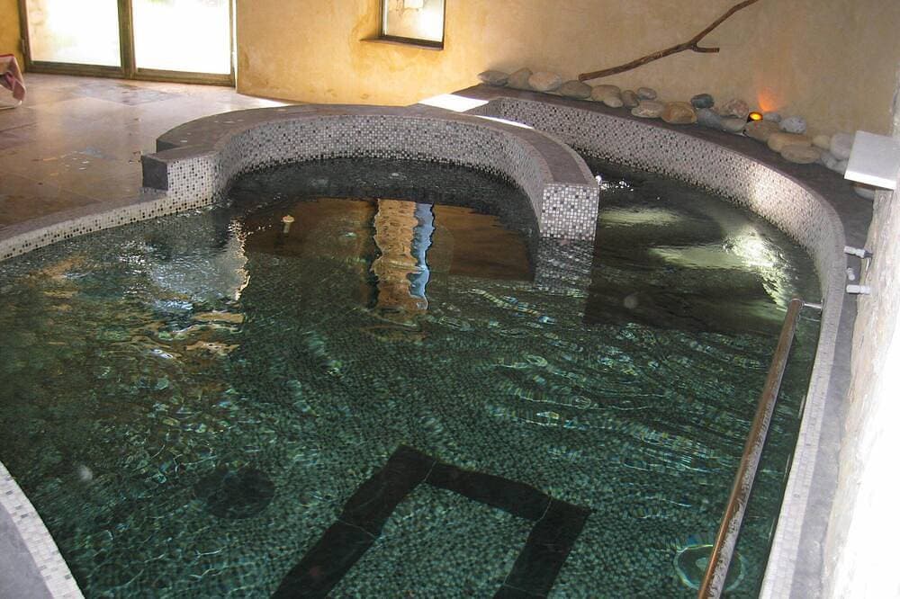 Foto 11 von 23: Pretty Vineyard Cottage On Property 12 Mins From Bandol And Beaches Clim Swimming Pool