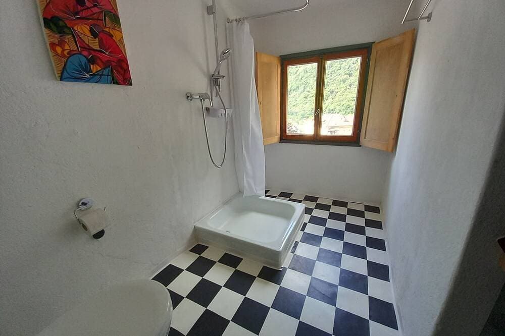 Foto 10 von 28: \"Casa Coerente\" Cavergno - ganzes Obergeschoss mit Zimmer #1-4