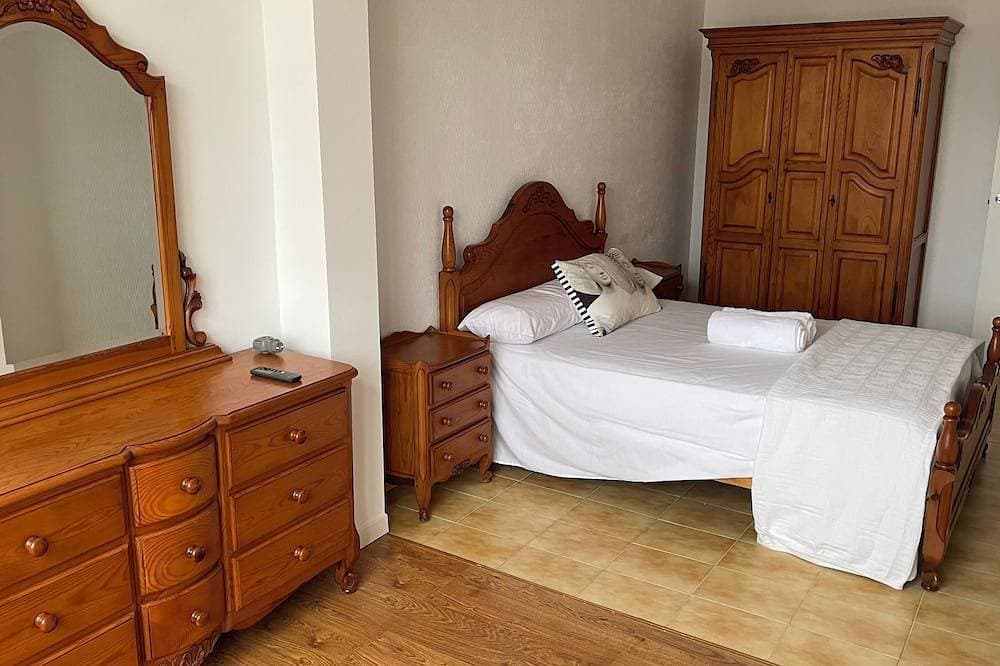 Foto 3 von 20: Charming 3-bedroom townhome with AC, WiFi in lovely Retamar
