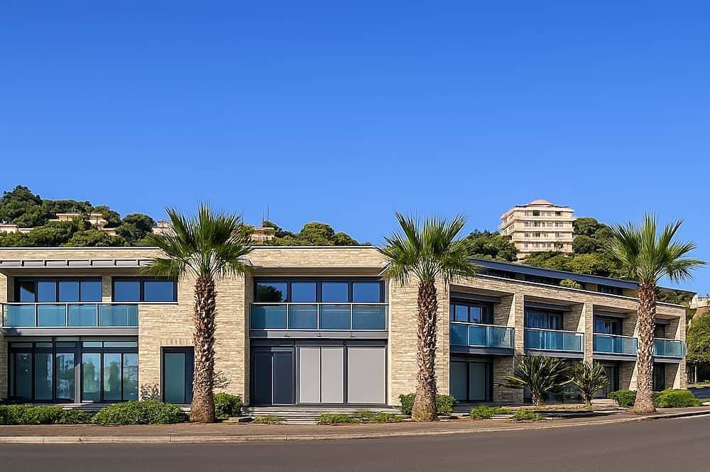Foto 10 von 23: La Loggia sul Mare, a beachfront apartment just a few steps from the beaches.