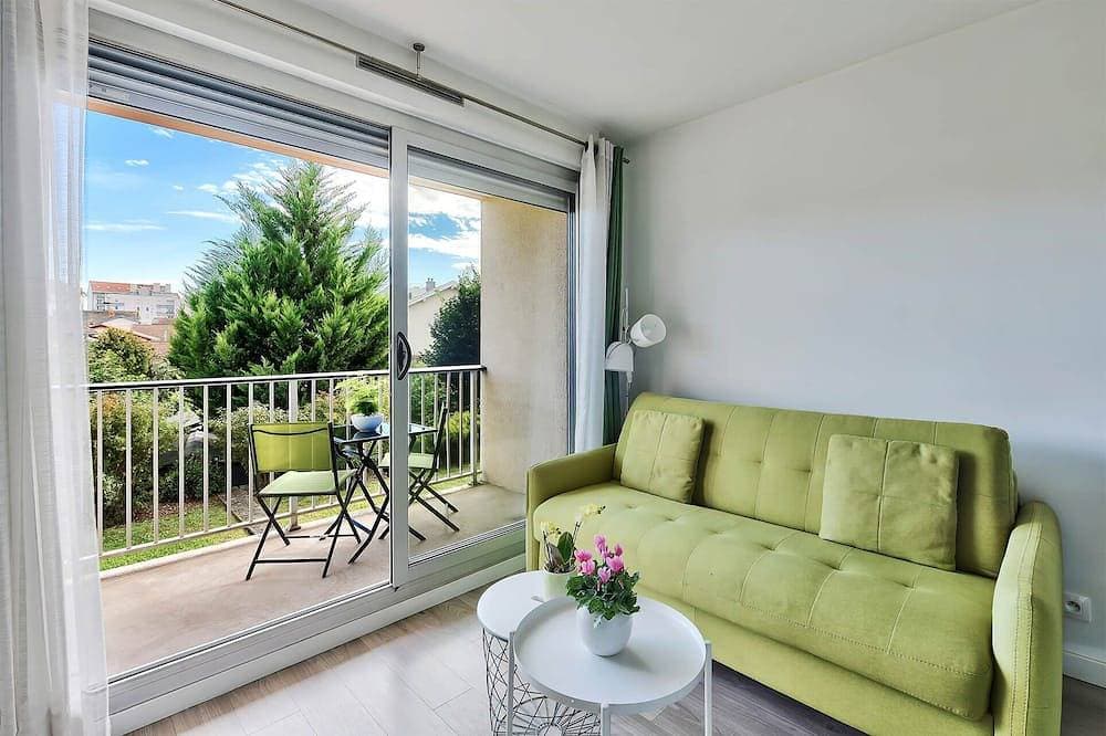 \"Green Cosy\", Doua / Insa / Cesi, balcony, garage available, work space 1