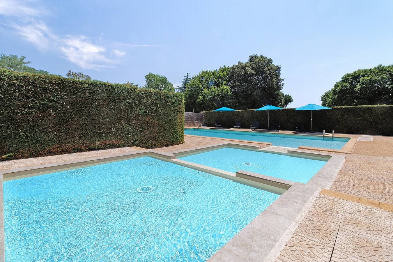 Foto 3 von 26: Ferienhaus 'Au Relax N°10' mit Gemeinschaftspool und Terrasse