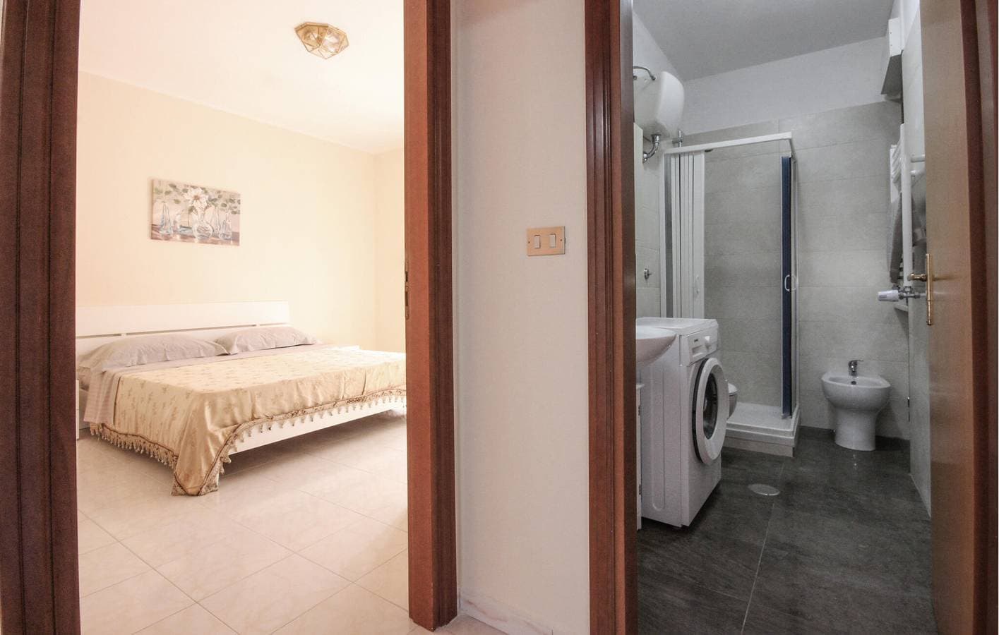 Foto 13 von 17: Seaside Bliss: Klimaanlage, Parkplatz, Terrasse, WiFi, 1km zum Strand!