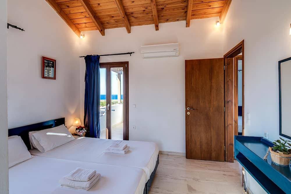 Foto 3 von 22: Aeolus 5 Schlafzimmer Villa mit privat Pool und Meerblick, Wi-Fi, 5 Min vom Meer