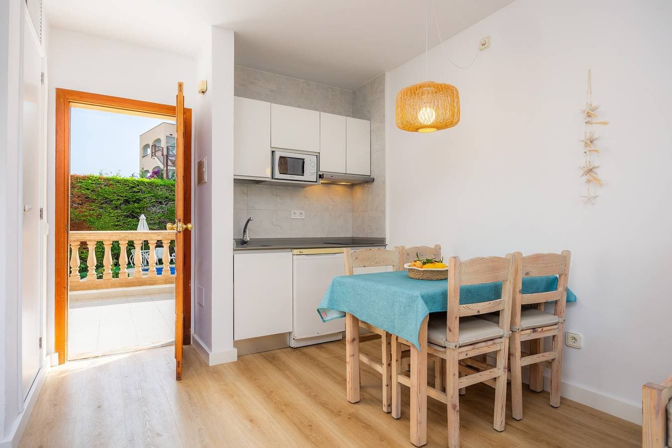 Foto 9 von 41: Strandnahes Apartment mit Zugang zum Pool, einer privaten Terrasse, Klimaanlage und WLAN