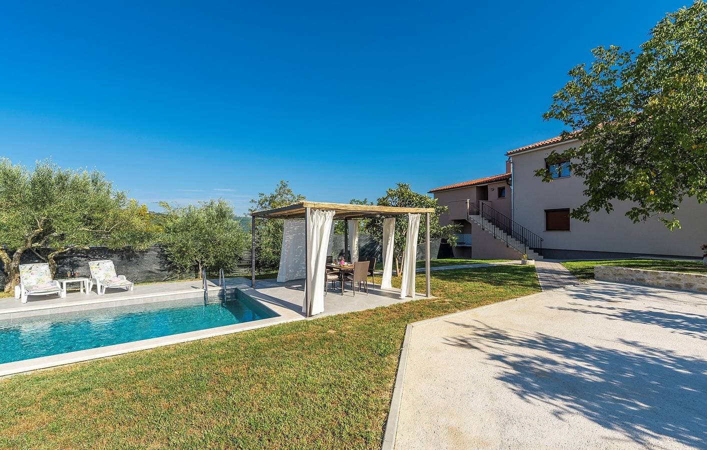 Foto 4 von 44: Ferienhaus Terre Bianche mit privatem Pool und Whirlpool