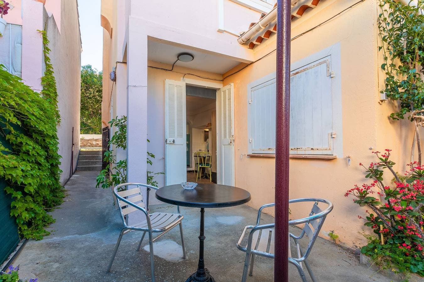 Foto 4 von 22: Studio-Apartment 'Chez Lina – Mit Terrasse', private Terrasse & WLAN