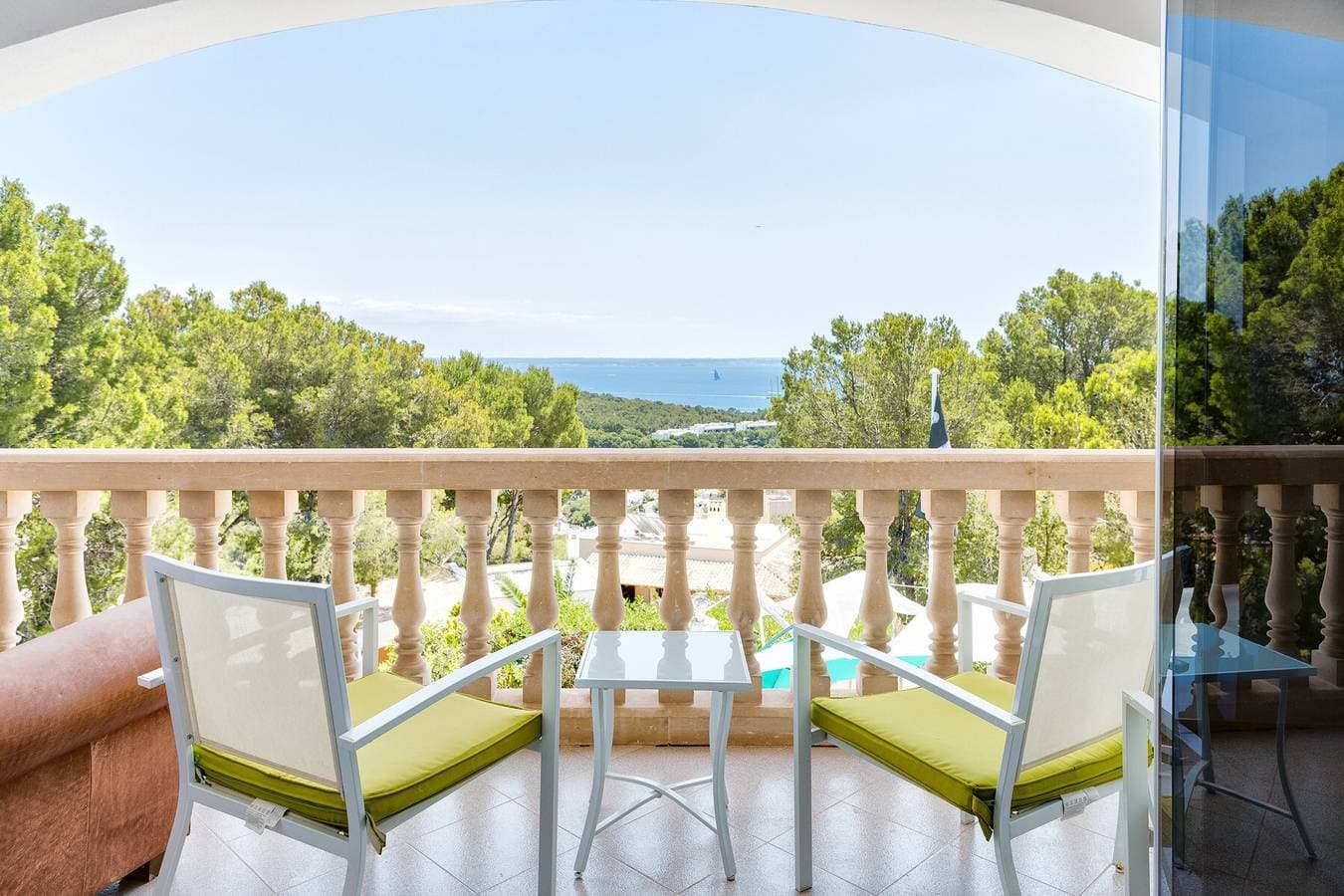 Foto 10 von 27: Ferienvilla mit Meerblick, WLAN, A/C, Pool, Garten, Terrasse & Balkon