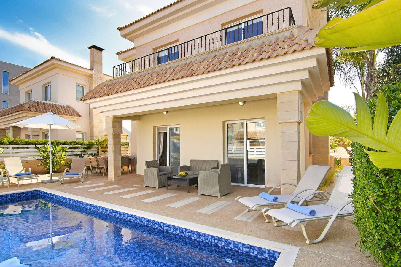 Foto 6 von 35: Villa für 8 Personen mit Balkon