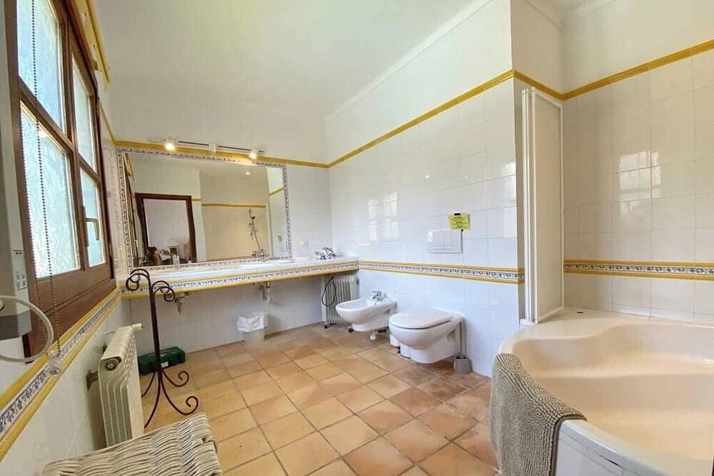 Foto 7 von 24: Wunderbare 4-Bett-Villa mit privatem Pool im Zentrum von Cala D'Or, 5 Minuten zu Fuß zum Strand
