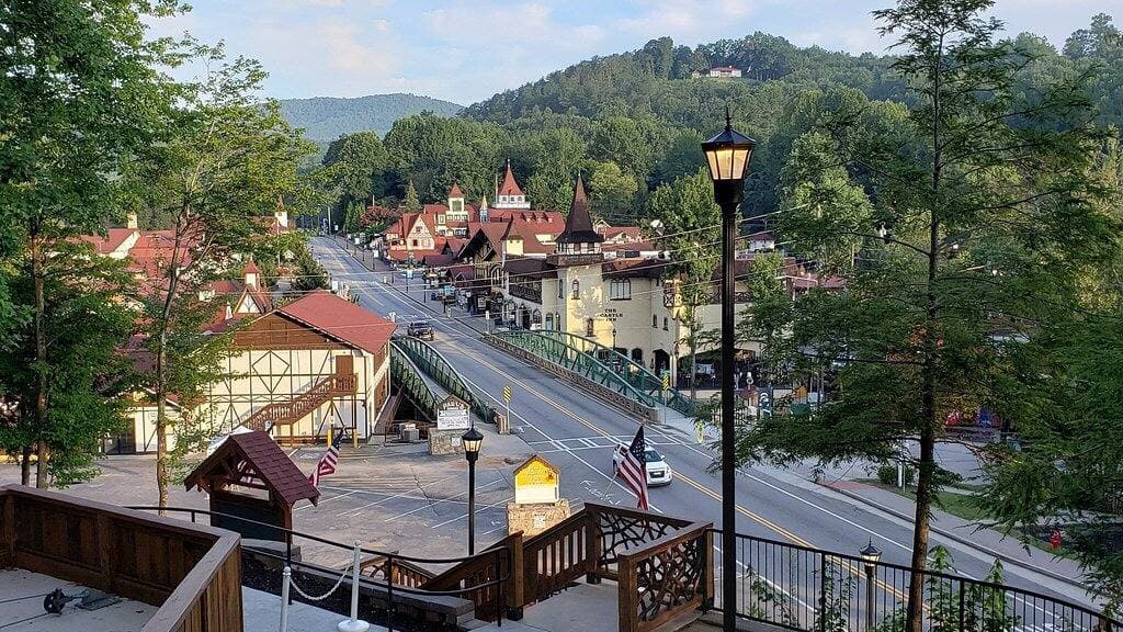 Foto 11 von 46: Downtown Helen Off Main in der Nähe von New Coaster! Whirlpool * Wintergarten * Tolle Aussicht!