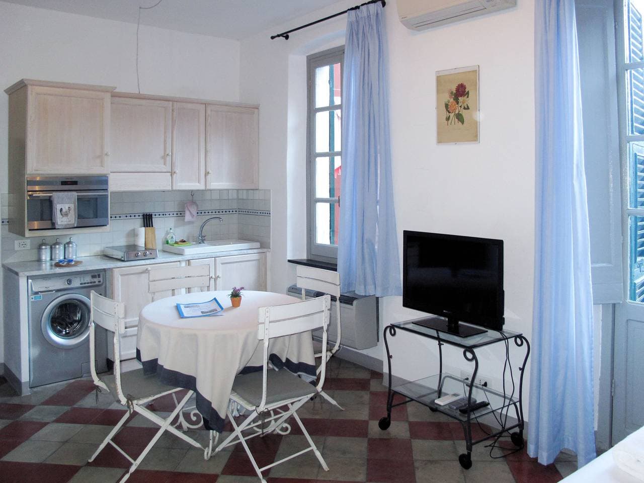 Finalborgo 2 km von Finale Ligure: Schöne, historische Residenz Ca' di Ni 1