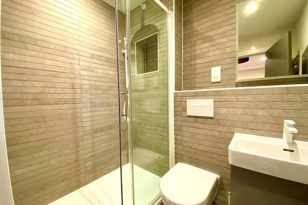 Foto 7 von 11: Luxurious Studio Apartment inc Free Parking & WiFi