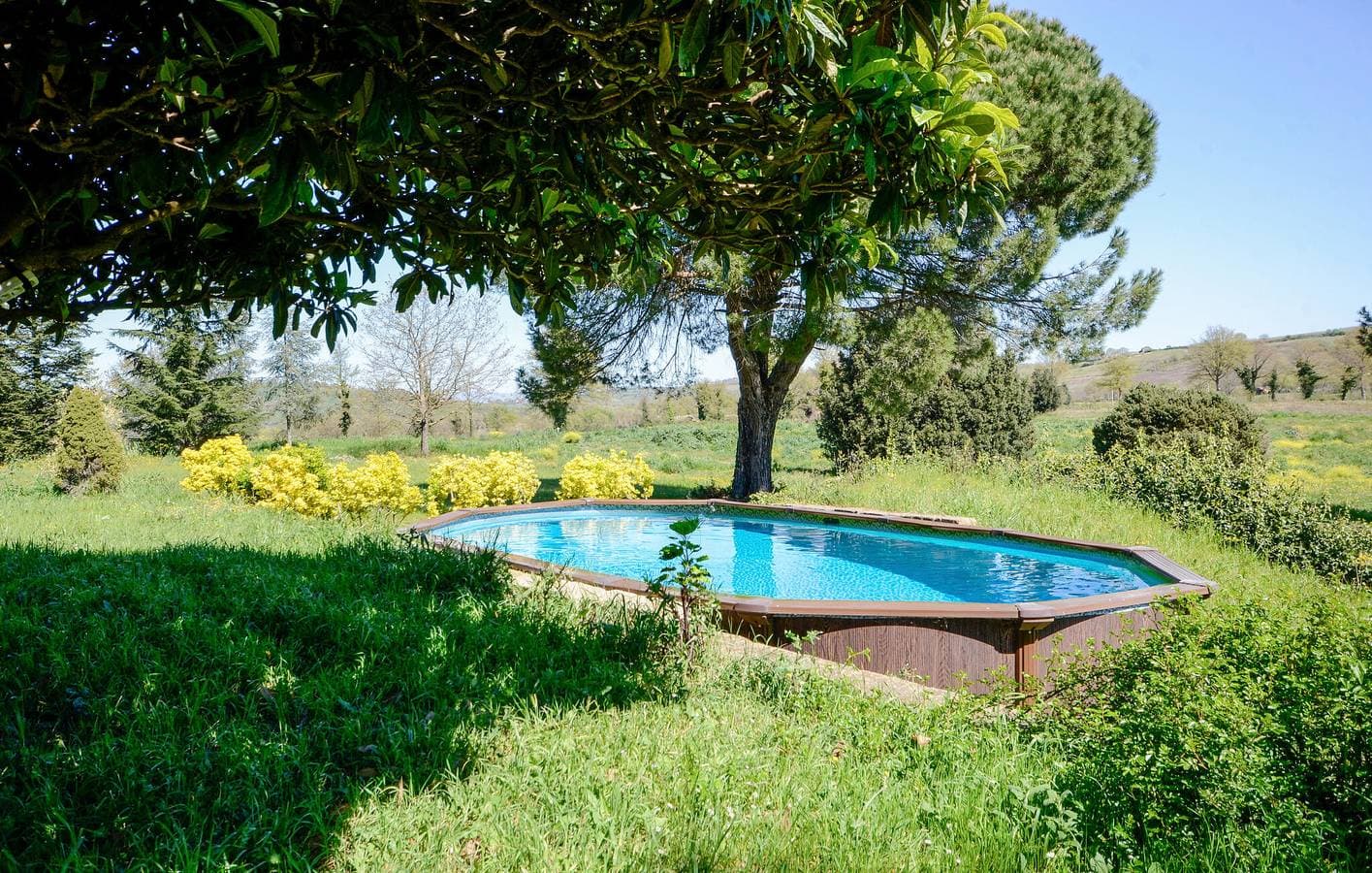 Foto 13 von 41: Reizende 300-Quadratfuß-Oase mit Pool, Garten und WLAN