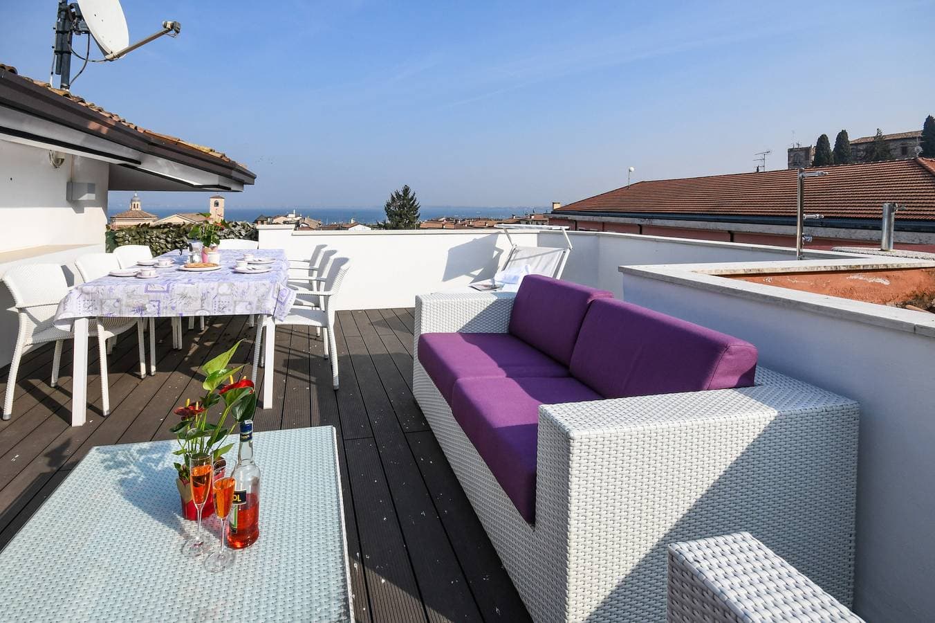 Foto 4 von 27: Mgh Luxury - Lake View Penthouse Desenzano