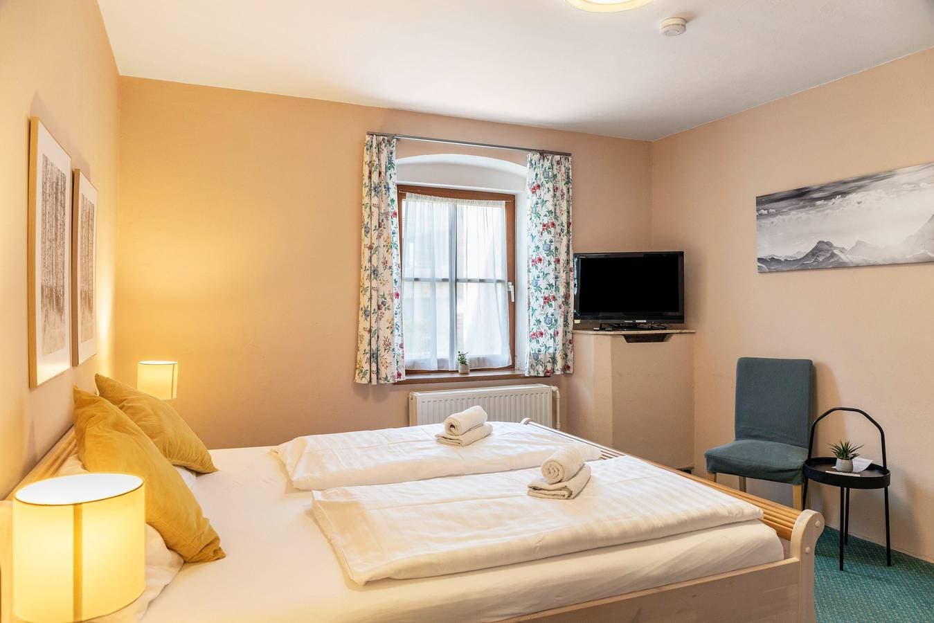Foto 3 von 20: Zimmer 3 Budget Eg mit Bergblick und Wi-Fi