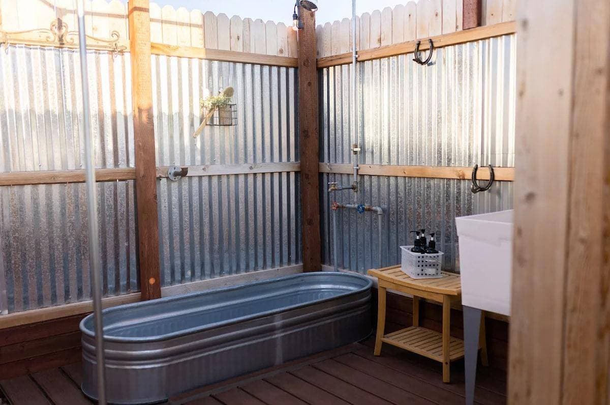 Foto 10 von 37: Glamp Tent b/w Zion & Bryce, Outdoor Shower & Wifi