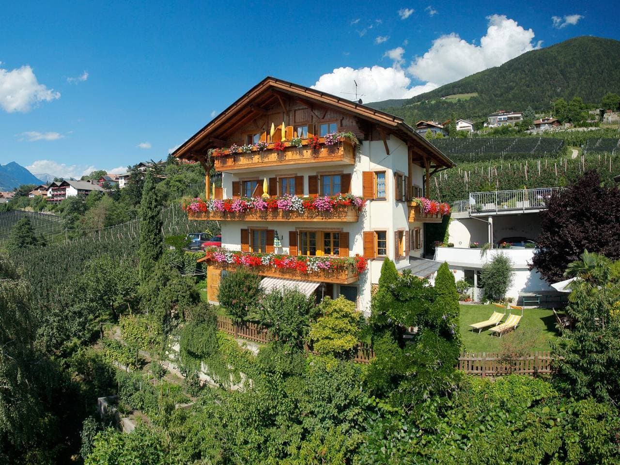 Foto 11 von 22: Ferienwohnung "Hahnenkamm Rainegg" mit Bergblick, WLAN, Garten & Balkon